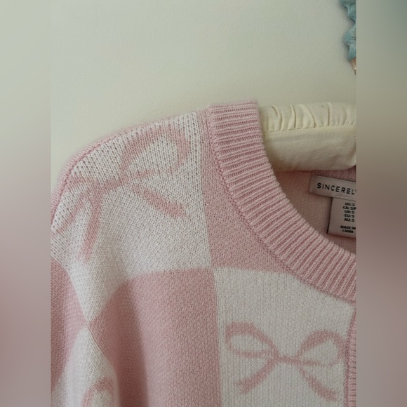 Sincerely Jules Baby Pink and White Knit Bow Cardigan
Size: Small
NWT - Picture 3 of 15